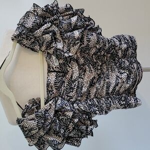 Zara women’s tiger print crop top with ruffled sleeves and bodice  size XS EUC